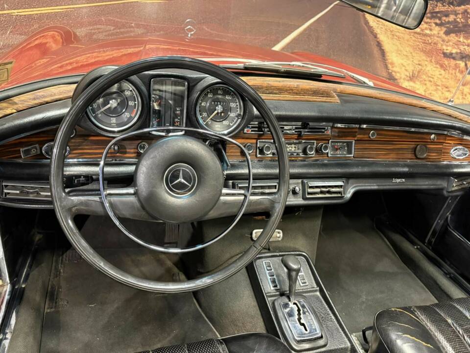 Image 27/49 de Mercedes-Benz 280 SE 3,5 (1971)