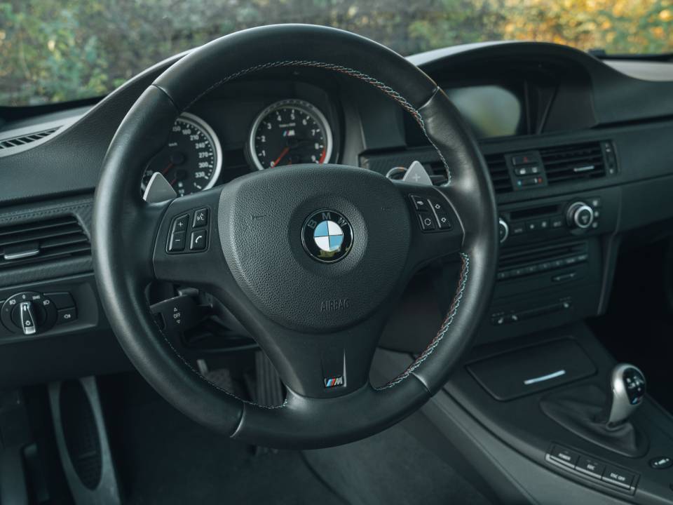 Image 35/70 of BMW M3 (2009)