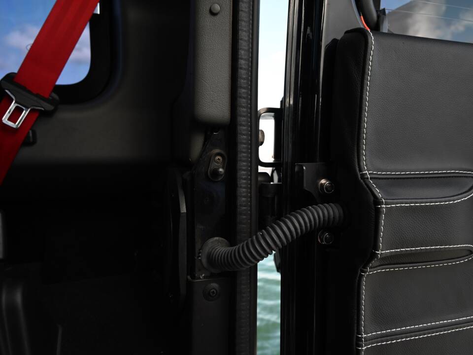 Image 67/70 of Land Rover Defender 90 TD4 (2007)