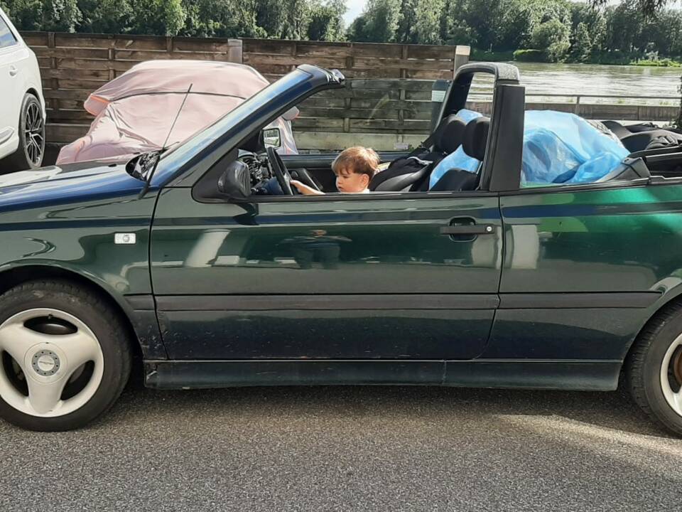 Immagine 15/21 di Volkswagen Golf III Cabrio 1,9 TDI (1995)