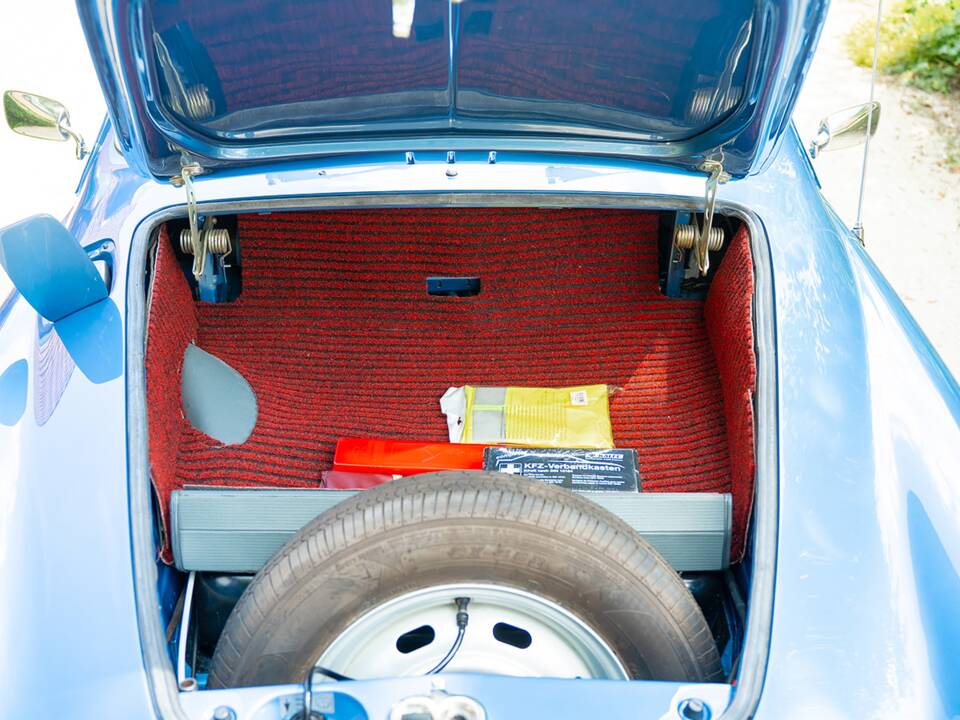 Image 27/36 of Volkswagen Karmann Ghia 1600 (1970)