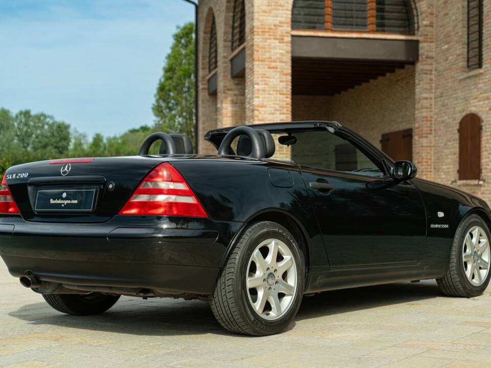 Image 9/50 of Mercedes-Benz SLK 200 Kompressor (1998)