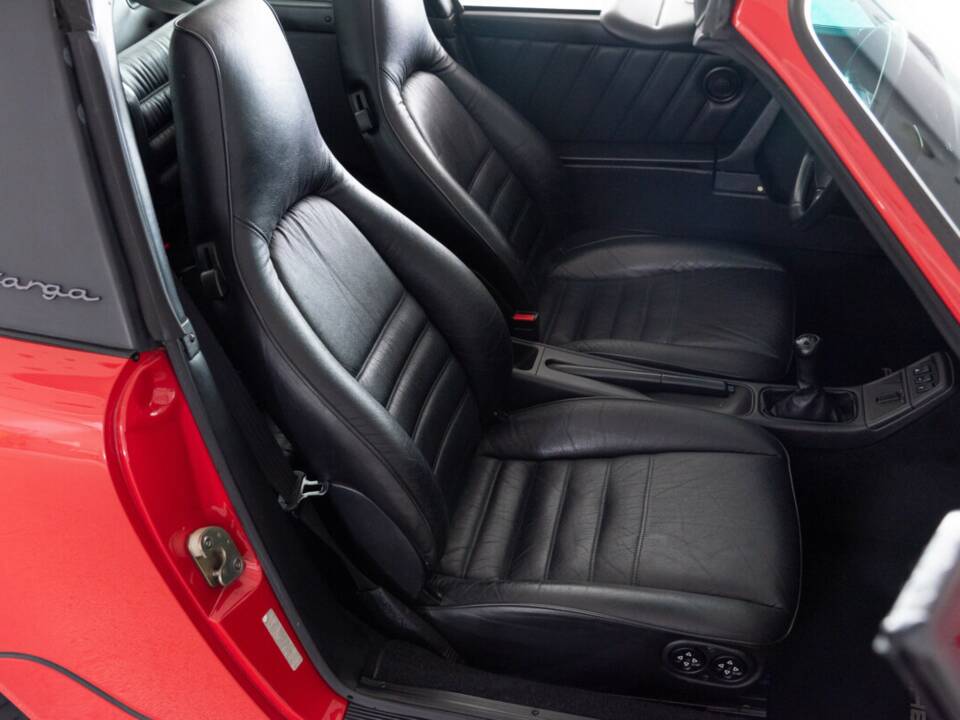 Afbeelding 37/48 van Porsche 911 Carrera 2 (1990)