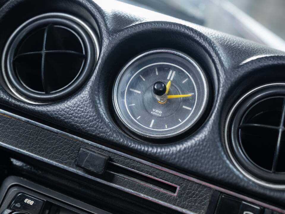 Image 13/38 of Mercedes-Benz 350 SL (1973)