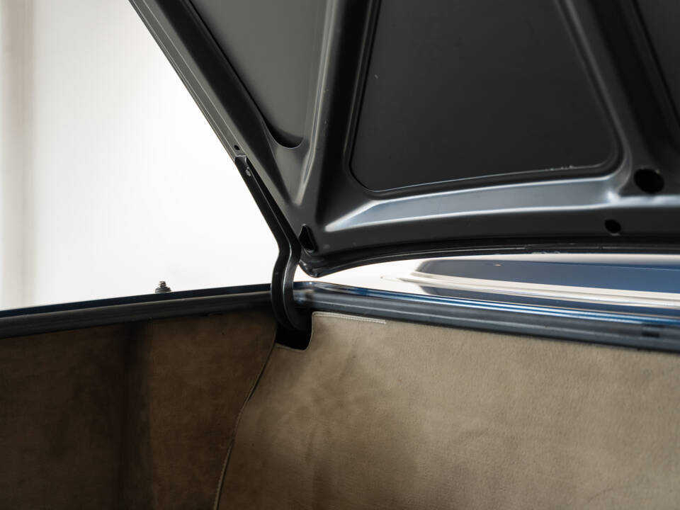 Image 36/40 of Mercedes-Benz 300 SL (1987)