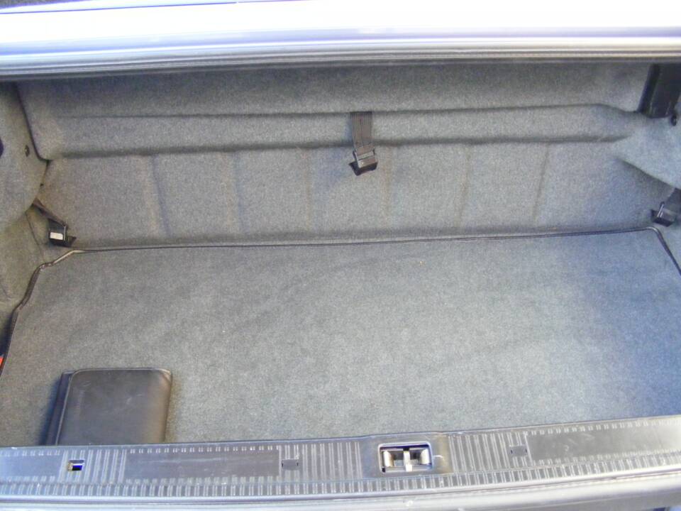 Immagine 28/39 di Mercedes-Benz SL 320 (1997)