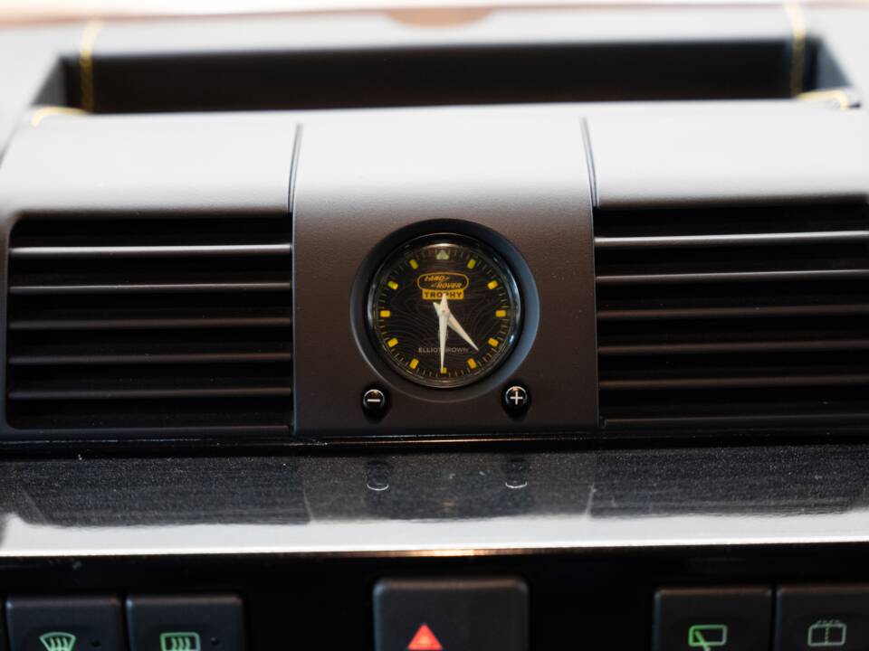 Image 22/47 of Land Rover Defender 90 Works V8 (2013)