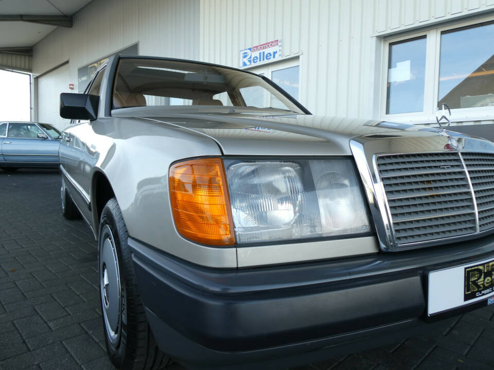 Bild 18/24 von Mercedes-Benz 200 D (1988)