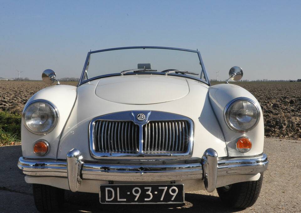 Image 4/8 of MG MGA 1600 (1962)