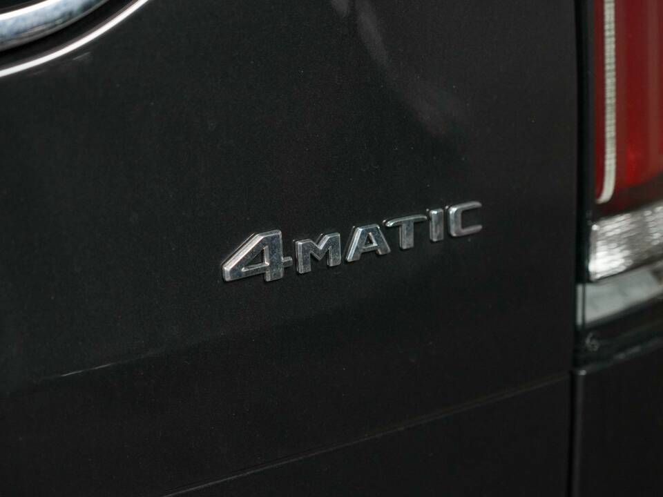 Image 14/50 de Mercedes-Benz V 300 d (2025)