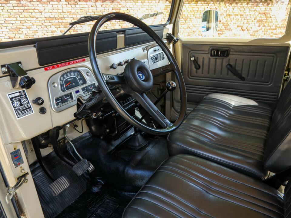 Bild 16/50 von Toyota Land Cruiser BJ 40 (1977)