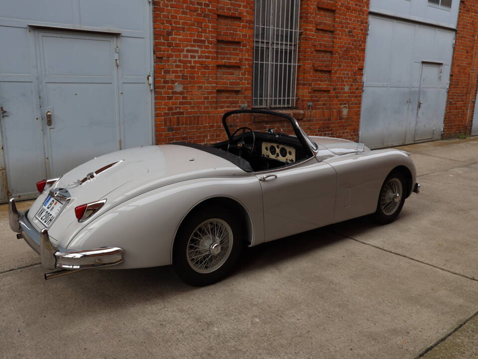 Image 7/91 of Jaguar XK 150 OTS (1958)