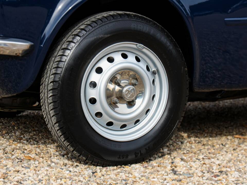 Image 35/50 of Alfa Romeo Giulia Nuova Super 1300 (1975)