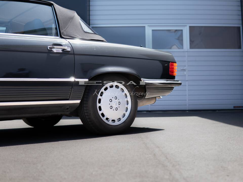 Image 10/29 of Mercedes-Benz 560 SL (1987)