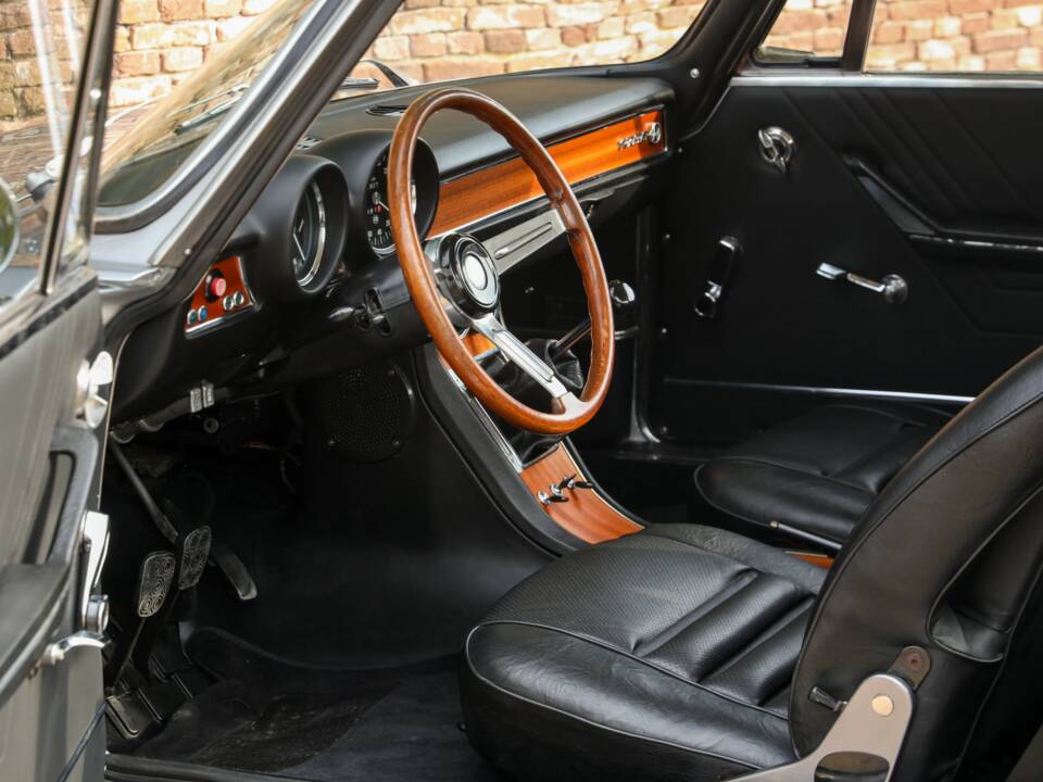 Afbeelding 3/50 van Alfa Romeo 1750 GT Veloce (1969)