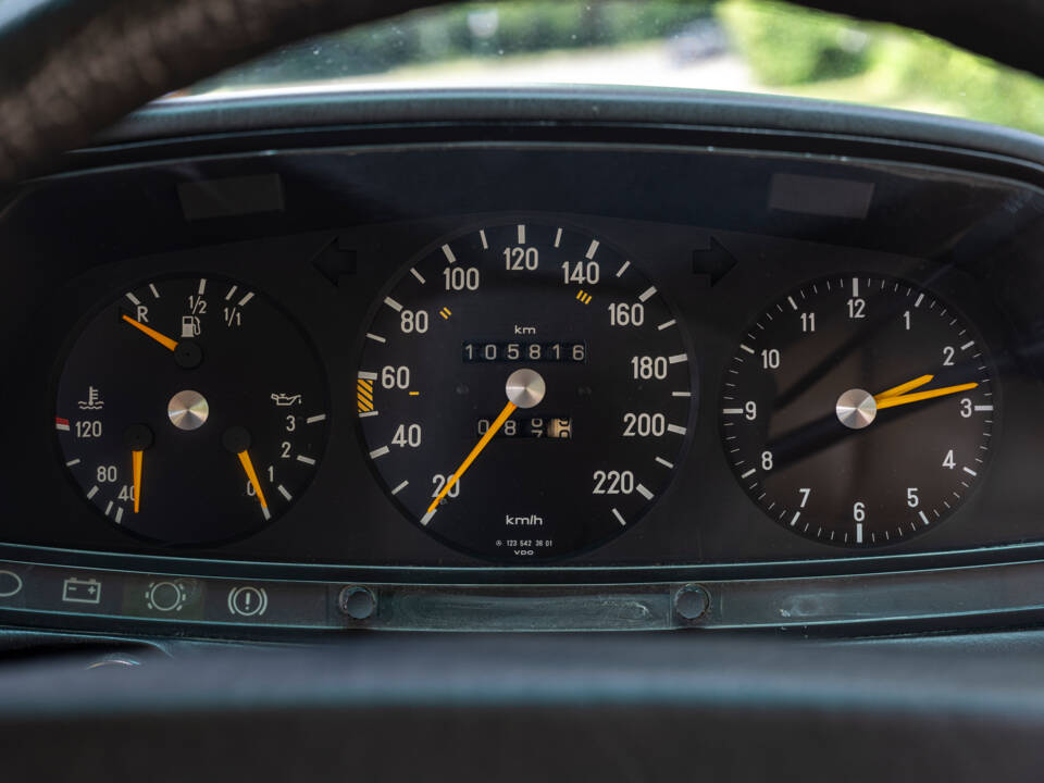 Immagine 16/25 di Mercedes-Benz 280 E (1981)