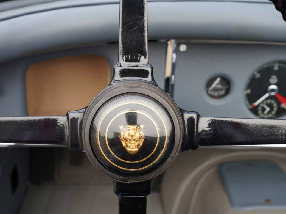 Image 38/50 de Jaguar XK 150 OTS (1958)