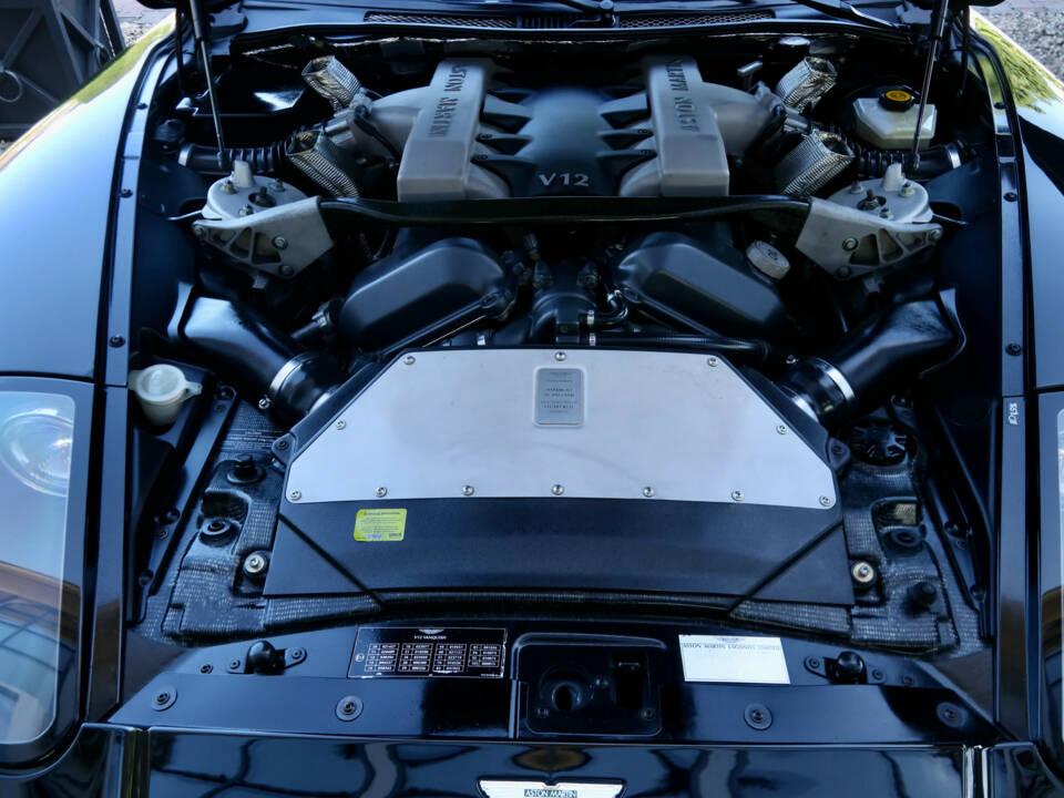 Immagine 31/50 di Aston Martin V12 Vanquish (2002)