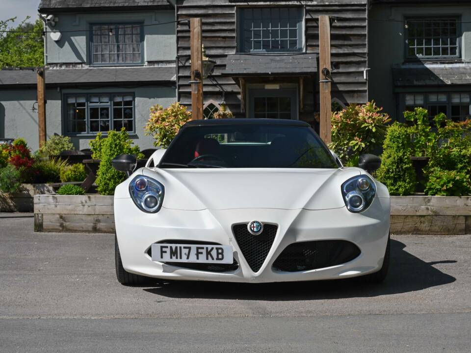 Image 38/50 of Alfa Romeo 4C Spider (2017)