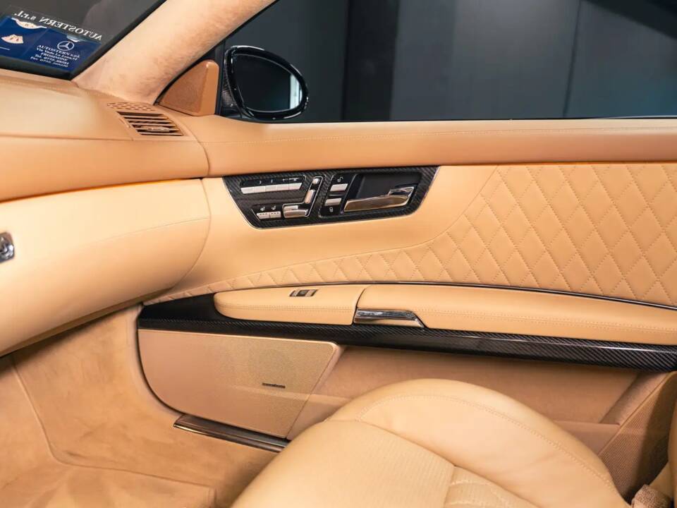 Image 35/40 of Mercedes-Benz CL 65 AMG (2008)