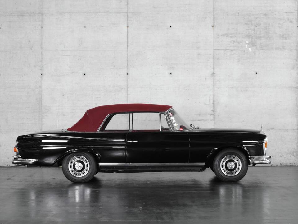 Image 5/50 of Mercedes-Benz 220 SE b (1962)