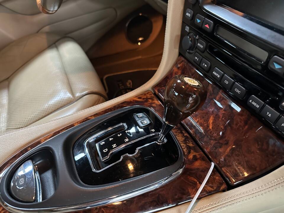 Bild 7/9 von Jaguar XJ 8 4.2 (2008)