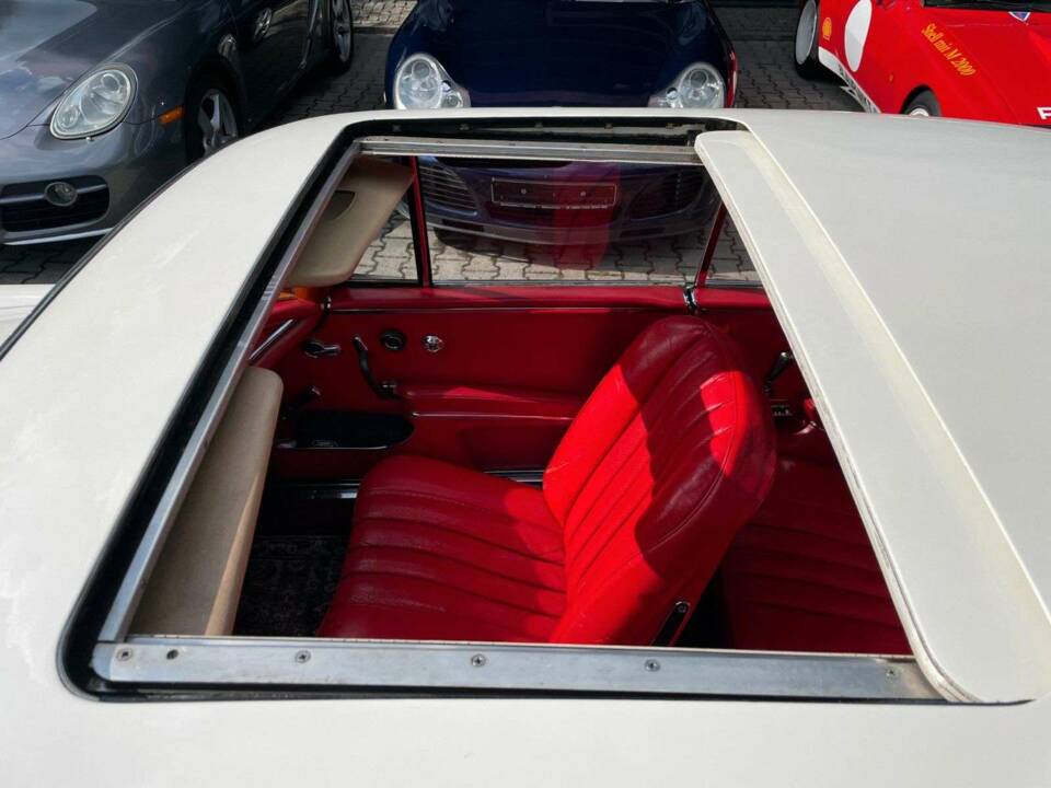 Imagen 8/20 de Mercedes-Benz 220 SE b (1965)