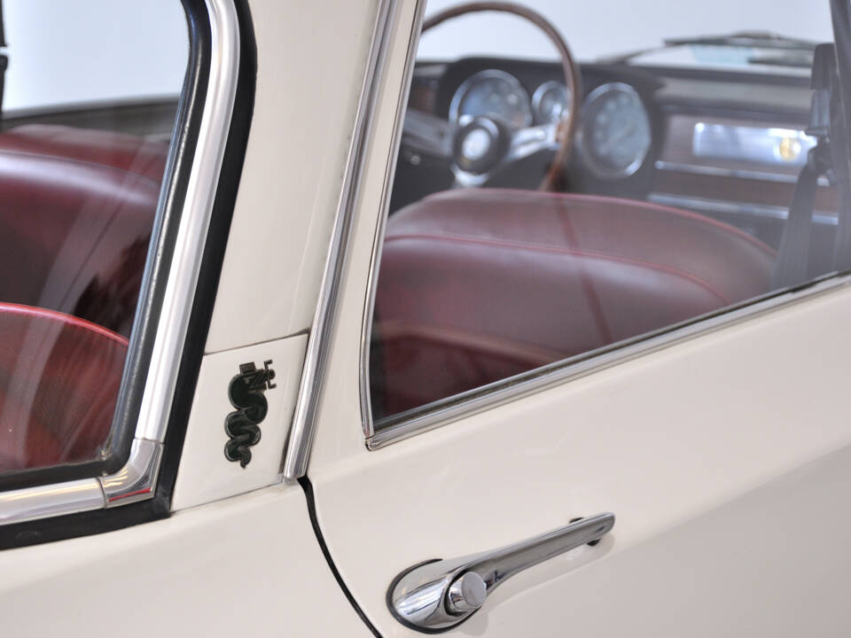 Image 32/63 of Alfa Romeo Giulia 1600 Super Biscione (1969)
