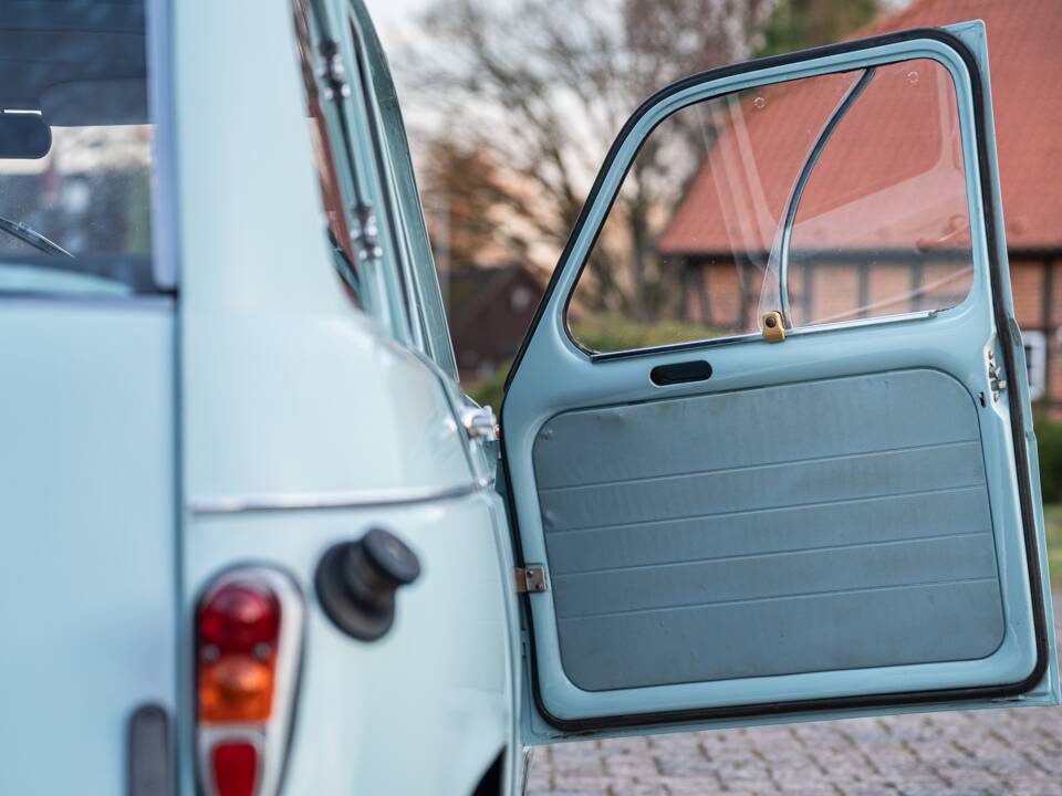 Image 42/66 of Renault R 4 Super (1962)