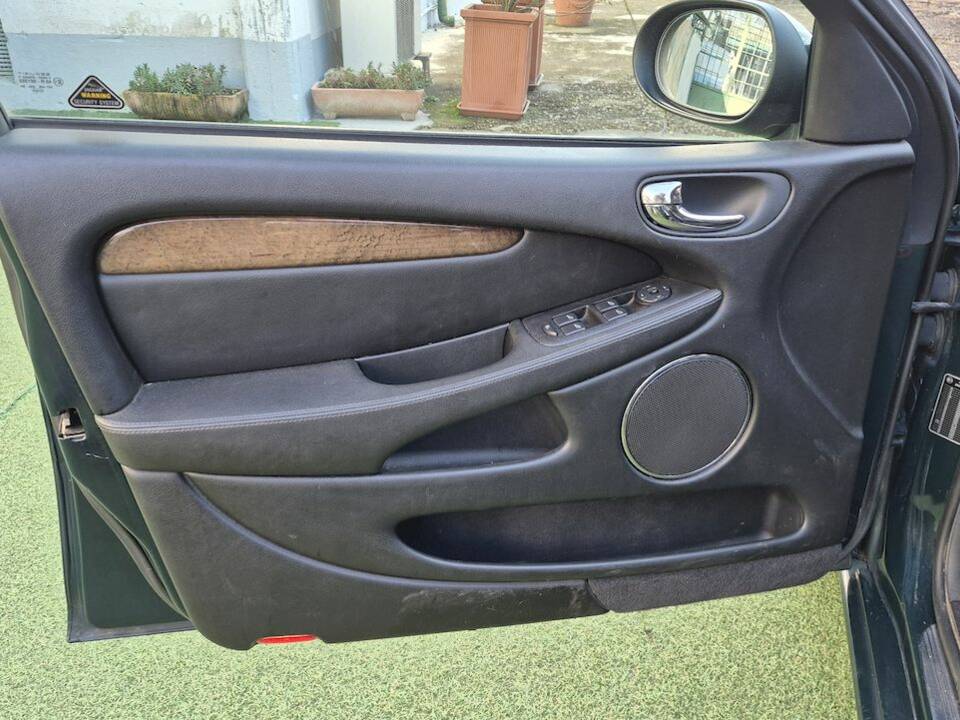 Imagen 17/45 de Jaguar X-Type 2.5 V6 (2002)