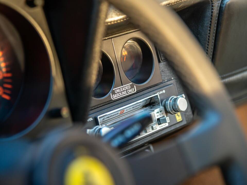 Image 28/50 of Ferrari 512 BBi (1984)