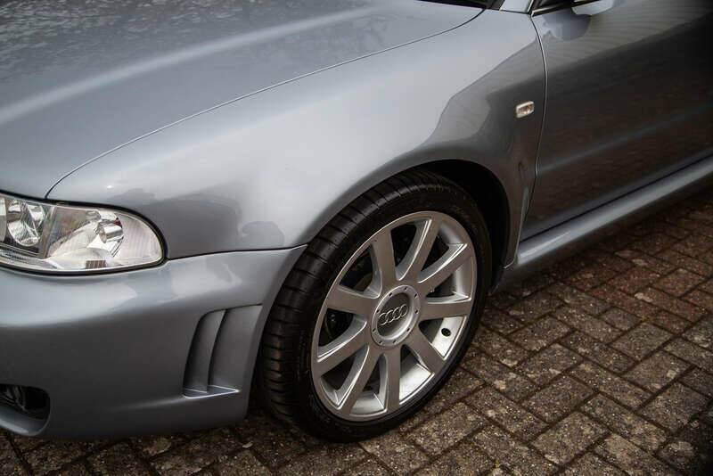Image 47/50 de Audi RS4 Avant (2001)