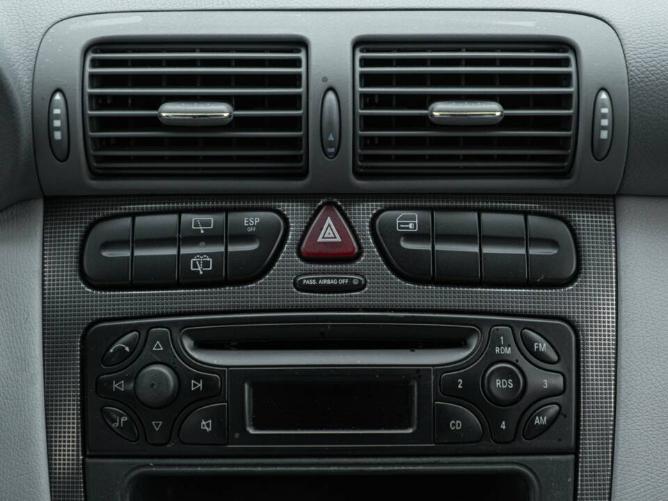 Image 47/50 of Mercedes-Benz C 220 CDI (2003)