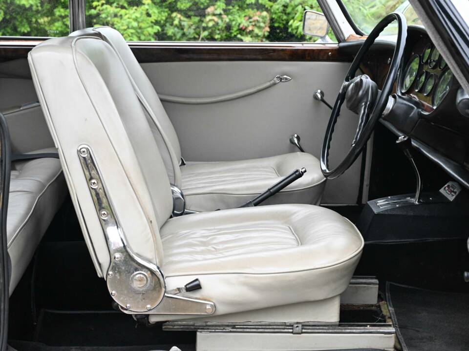 Image 17/40 of Bristol 410 (1968)