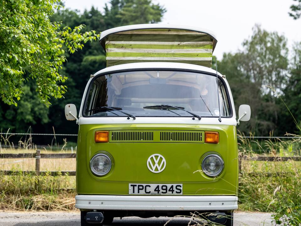 Image 23/47 of Volkswagen T2b Camper (1977)