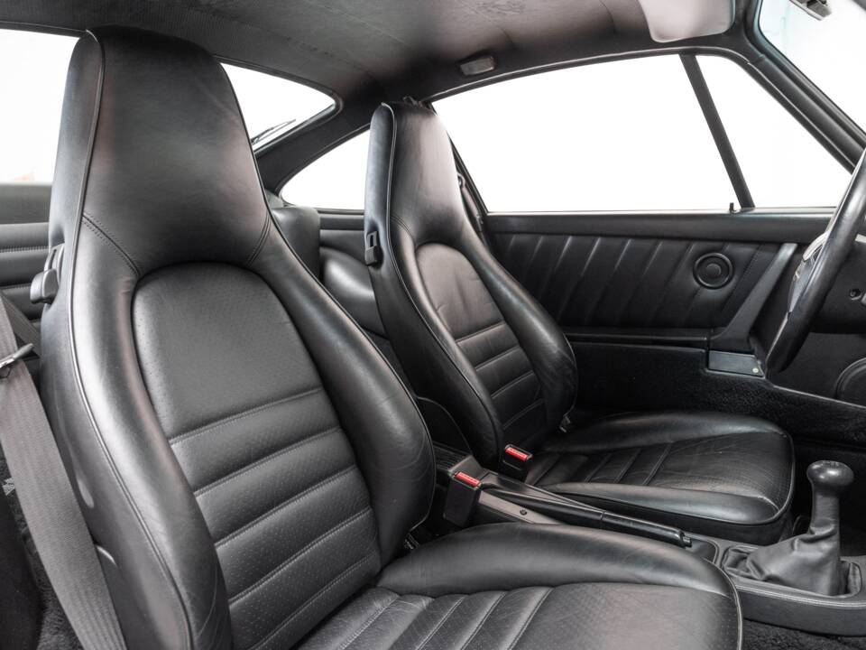 Image 20/32 of Porsche 911 Turbo 3.3 (1992)