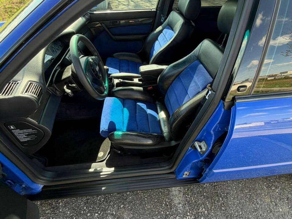 Image 27/29 of Audi S6 Plus Avant (1996)