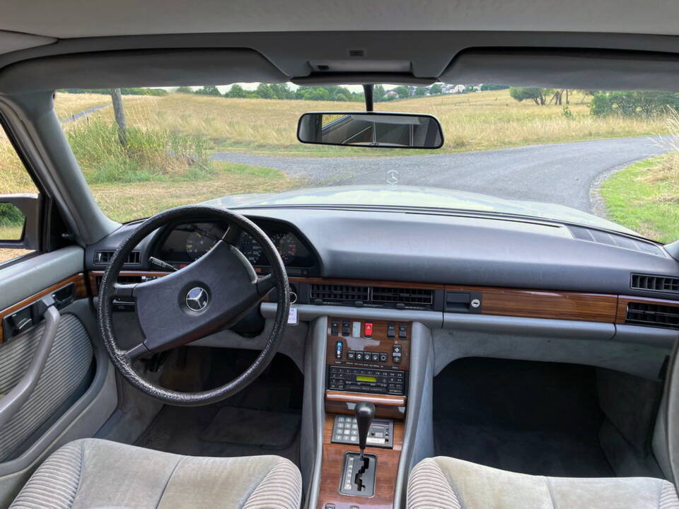 Image 6/24 of Mercedes-Benz 500 SEL (1982)