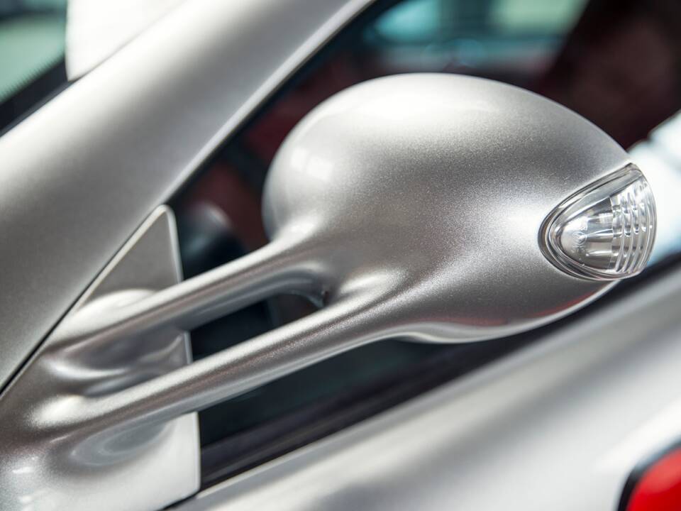 Image 49/61 of Mercedes-Benz SLR McLaren (2004)
