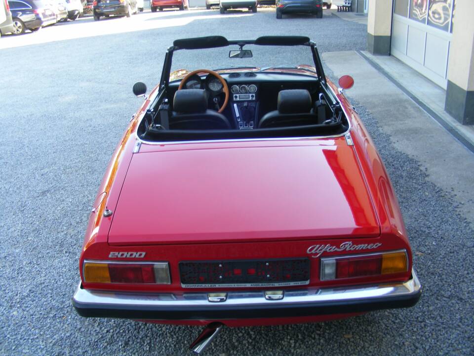 Immagine 5/77 di Alfa Romeo Spider Veloce 2000 (1981)