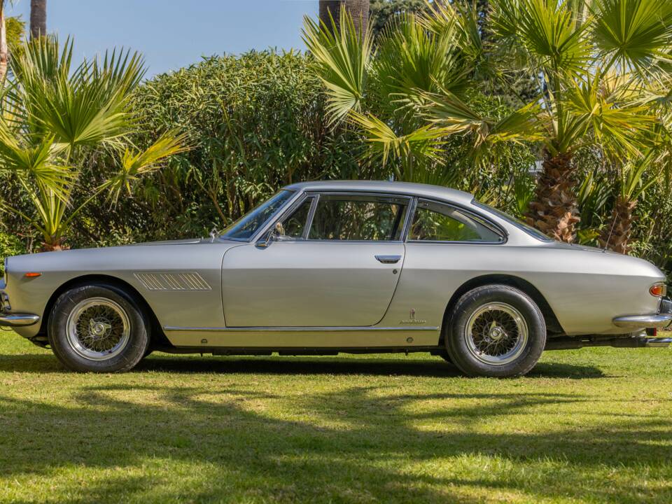 Imagen 43/47 de Ferrari 330 GT 2+2 (1964)