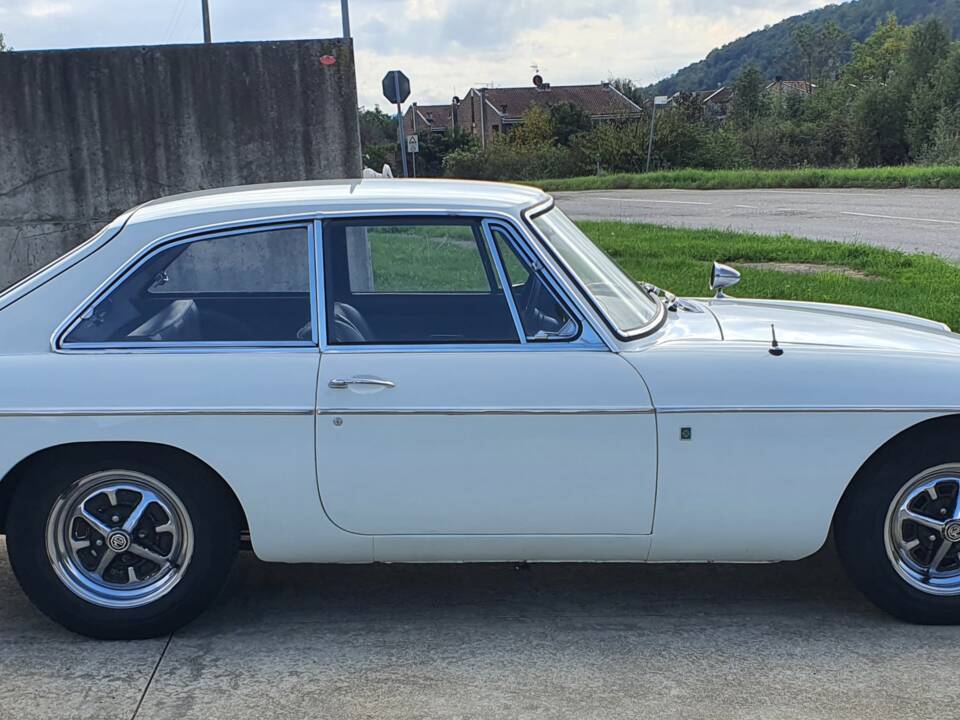 Imagen 6/33 de MG MGB GT (1971)