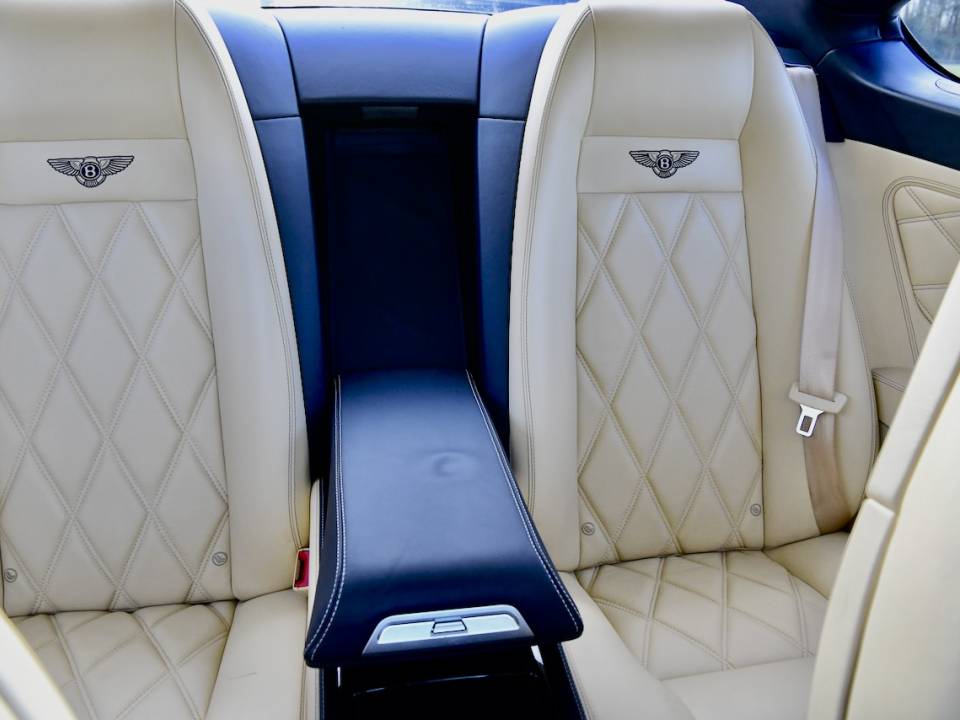Image 31/44 of Bentley Continental GT (2010)