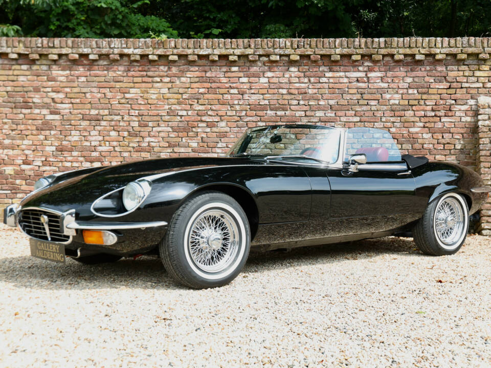 Image 30/50 of Jaguar E-Type V12 (1974)