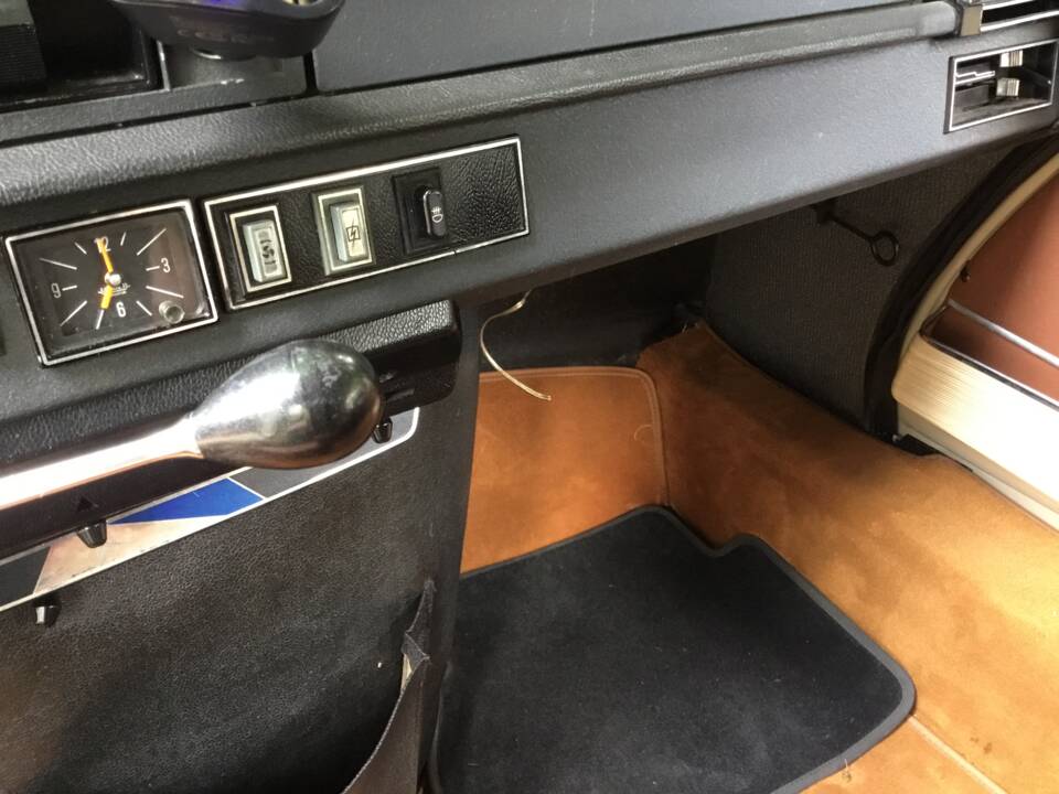 Image 78/82 de Citroën DS 20 (1974)