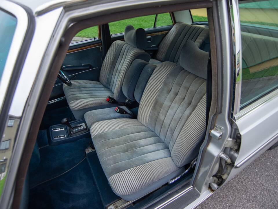 Immagine 14/34 di Mercedes-Benz 300 SEL 3.5 (1972)