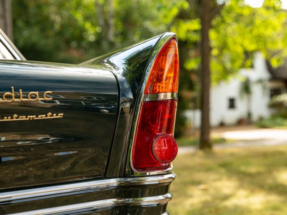 Image 39/44 of Ford Zodiac MkIII (1964)
