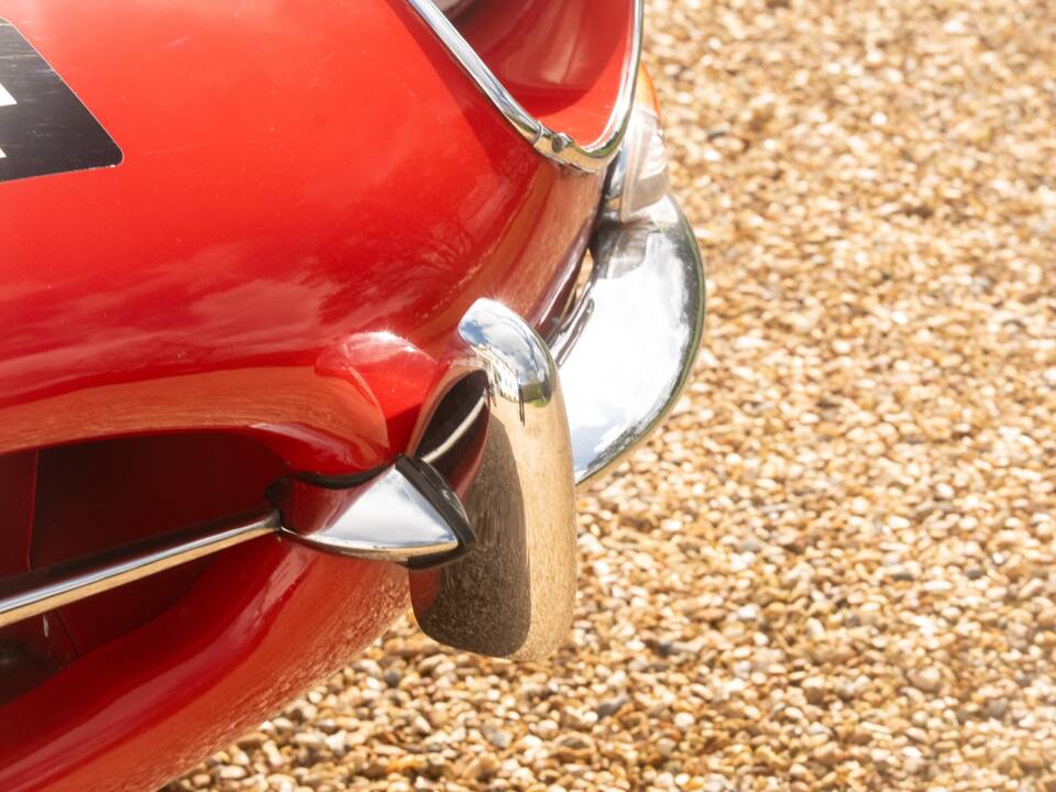 Image 27/50 de Jaguar E-Type (1967)