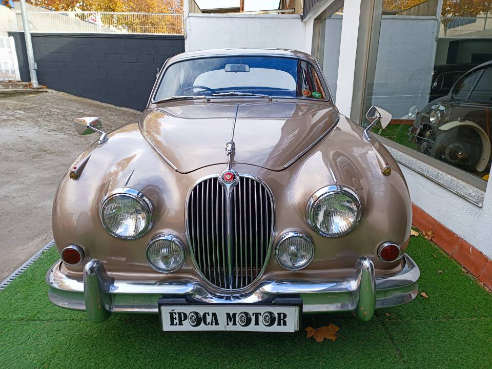 Image 5/34 of Jaguar Mk II 2.4 (1967)