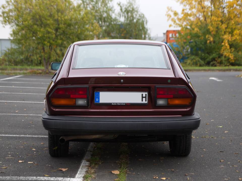 Immagine 4/30 di Alfa Romeo GTV 6 2.5 (1985)